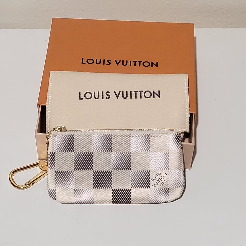 !SOLD! *LOUIS VUITTON* KEY POUCH WHITE DAMIER